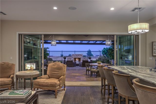 6842 Regency Crest Avenue, Las Vegas, NV 89148