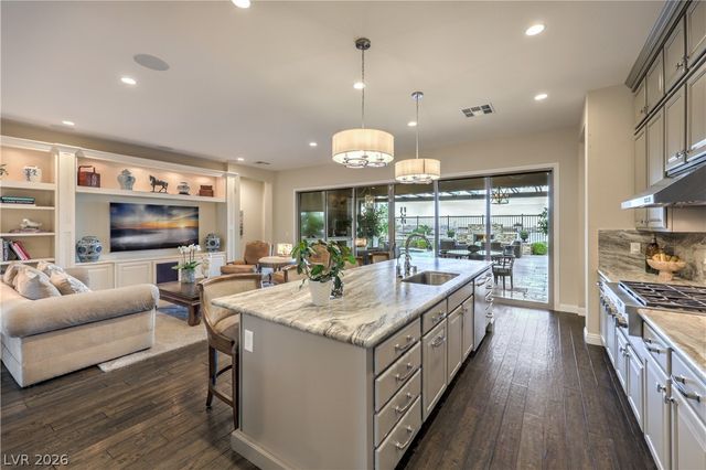 6842 Regency Crest Avenue, Las Vegas, NV 89148