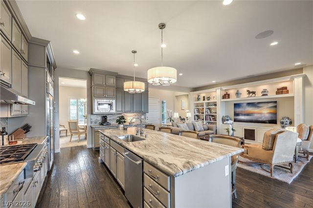 6842 Regency Crest Avenue, Las Vegas, NV 89148