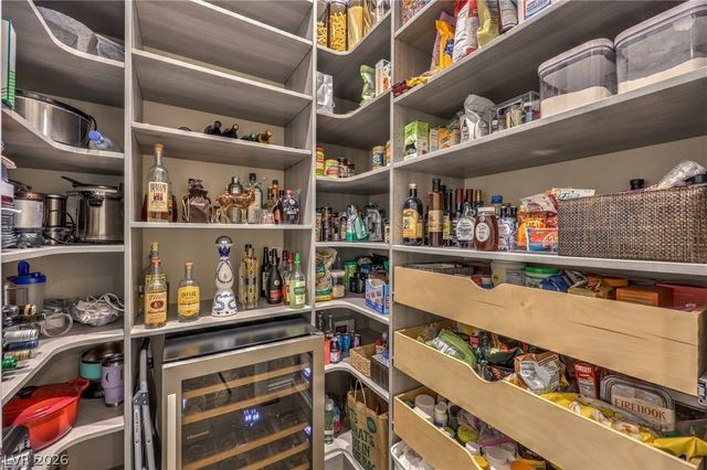 6842 Regency Crest Avenue, Las Vegas, NV 89148