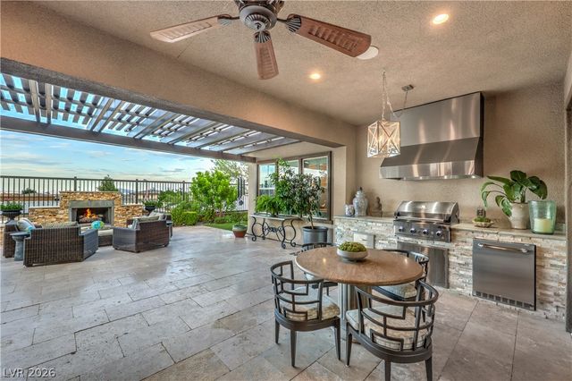 6842 Regency Crest Avenue, Las Vegas, NV 89148