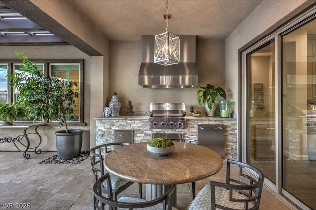 6842 Regency Crest Avenue, Las Vegas, NV 89148