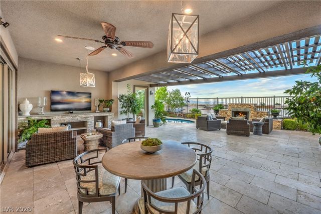 6842 Regency Crest Avenue, Las Vegas, NV 89148