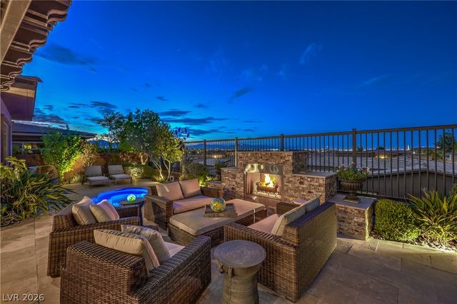 6842 Regency Crest Avenue, Las Vegas, NV 89148