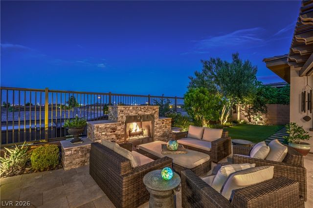 6842 Regency Crest Avenue, Las Vegas, NV 89148