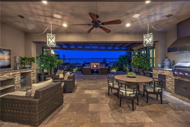 6842 Regency Crest Avenue, Las Vegas, NV 89148