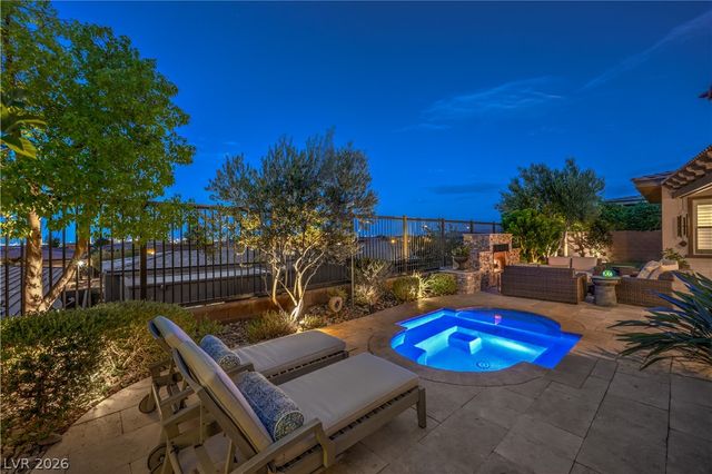 6842 Regency Crest Avenue, Las Vegas, NV 89148