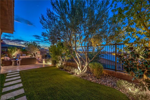 6842 Regency Crest Avenue, Las Vegas, NV 89148