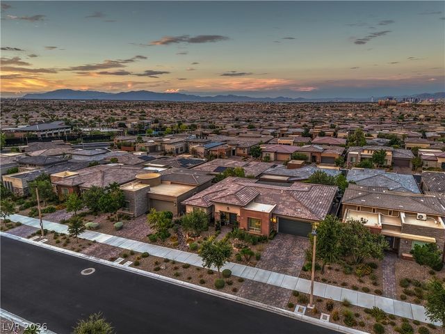 6842 Regency Crest Avenue, Las Vegas, NV 89148