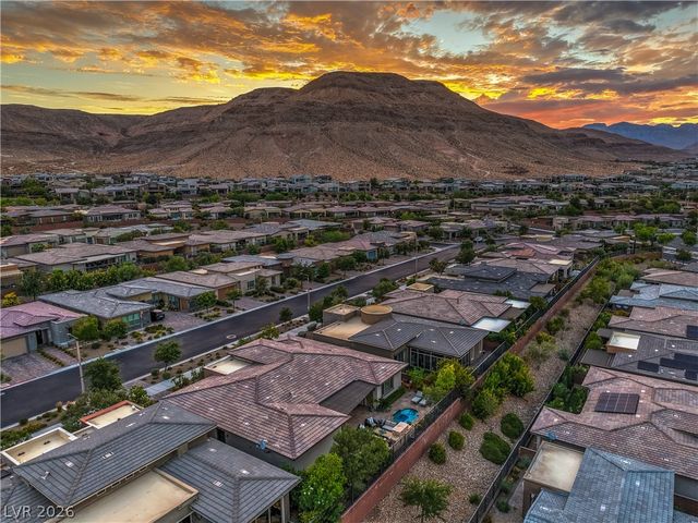6842 Regency Crest Avenue, Las Vegas, NV 89148