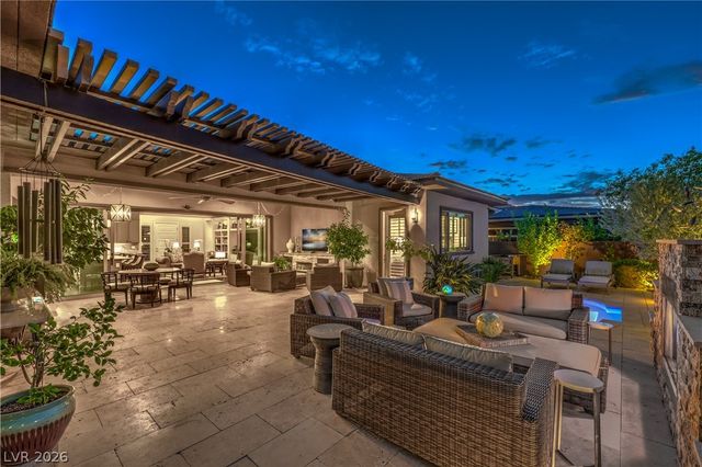 6842 Regency Crest Avenue, Las Vegas, NV 89148