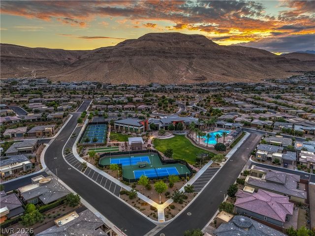 6842 Regency Crest Avenue, Las Vegas, NV 89148