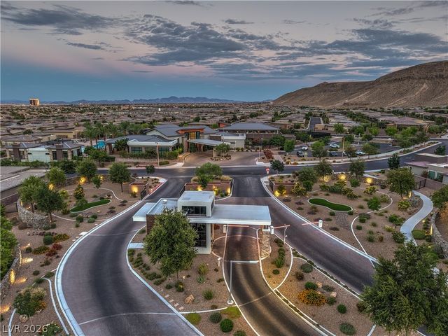 6842 Regency Crest Avenue, Las Vegas, NV 89148
