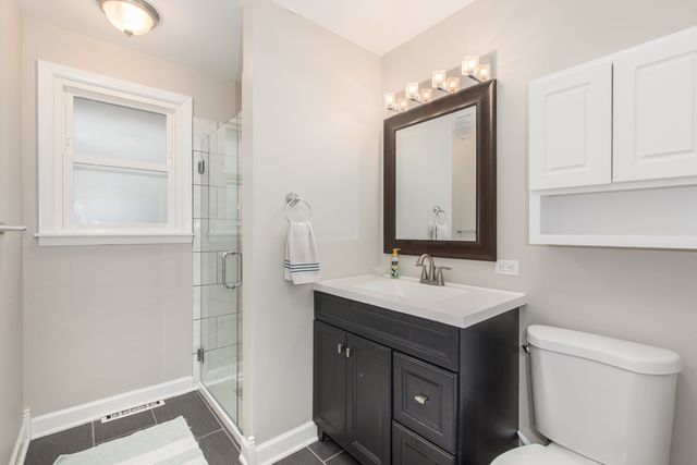 2005 E Cayuga Lane, Mount Prospect, IL 60056