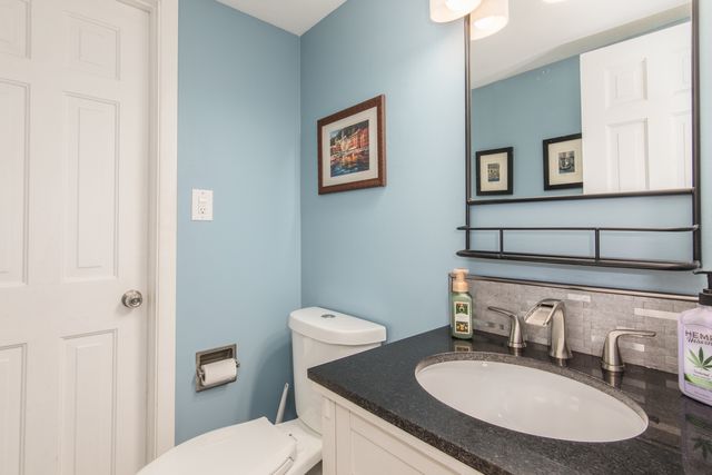 2005 E Cayuga Lane, Mount Prospect, IL 60056