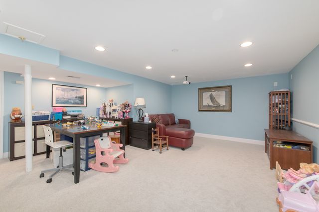 2005 E Cayuga Lane, Mount Prospect, IL 60056