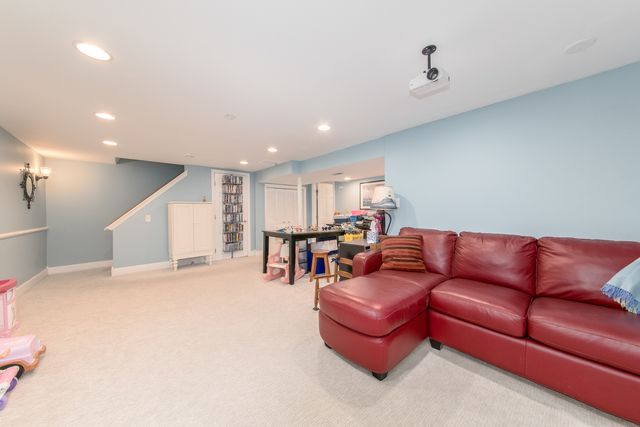 2005 E Cayuga Lane, Mount Prospect, IL 60056