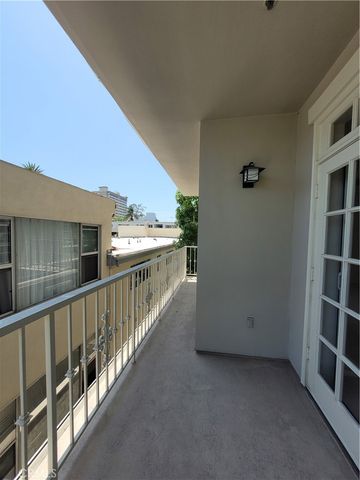 1040 4th 203, Santa Monica, CA 90403