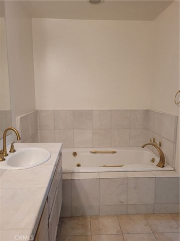 1040 4th 203, Santa Monica, CA 90403