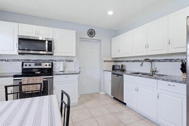 910 16TH AVENUE W, Palmetto, FL 34221