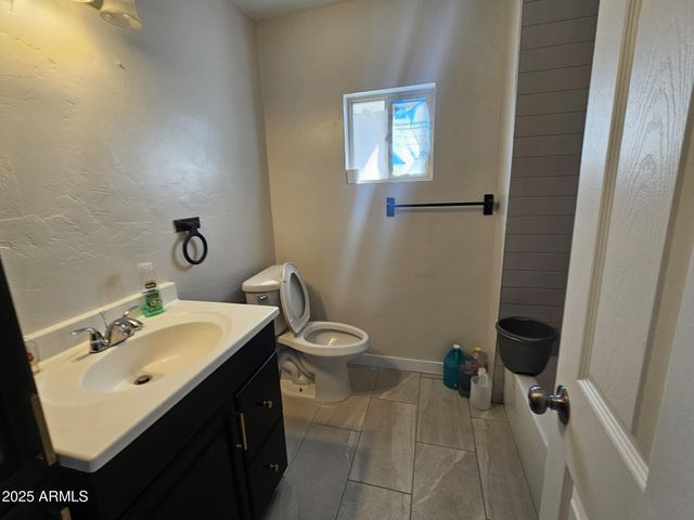 819 E Apollo Road, Phoenix, AZ 85042