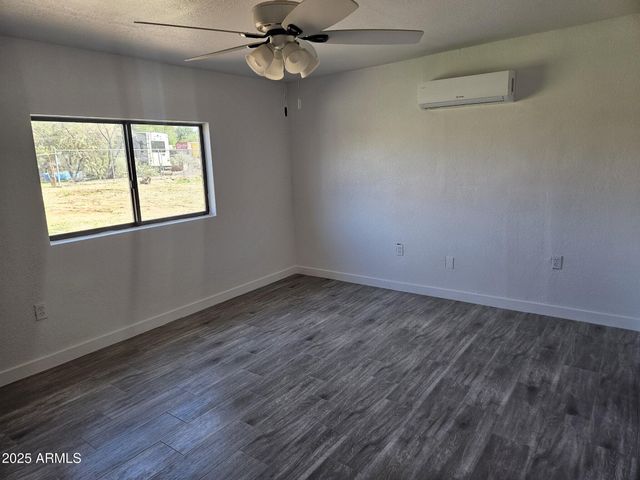 819 E Apollo Road, Phoenix, AZ 85042
