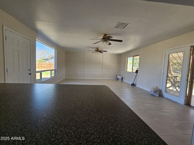 819 E Apollo Road, Phoenix, AZ 85042