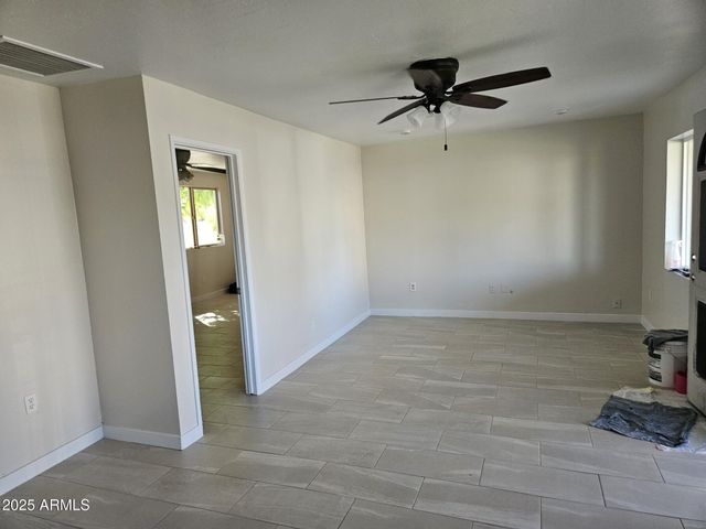 819 E Apollo Road, Phoenix, AZ 85042