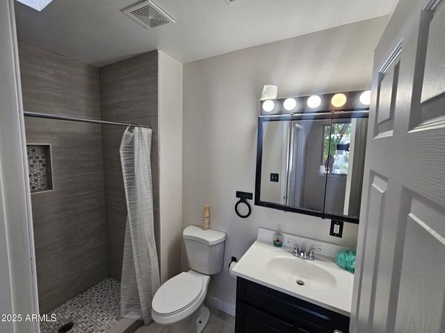 819 E Apollo Road, Phoenix, AZ 85042