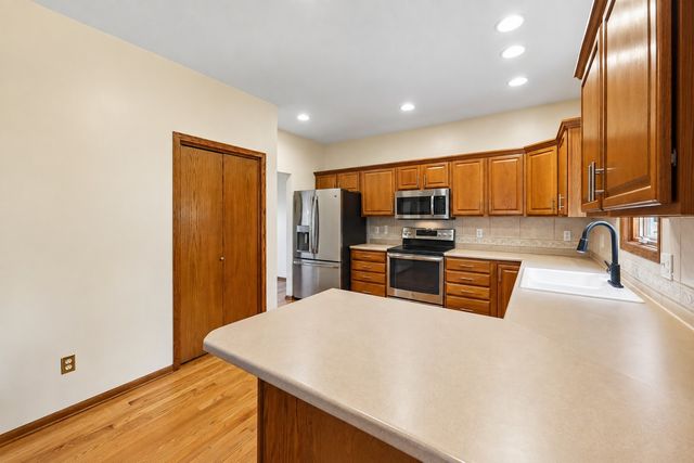 9921 Catalina Drive, Johnston, IA 50131