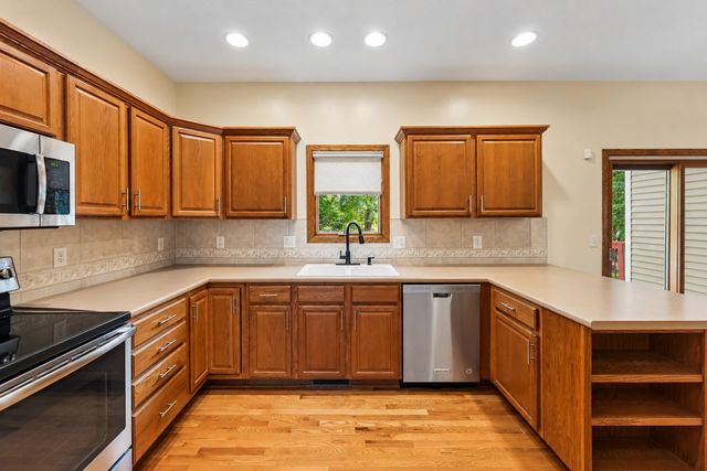9921 Catalina Drive, Johnston, IA 50131