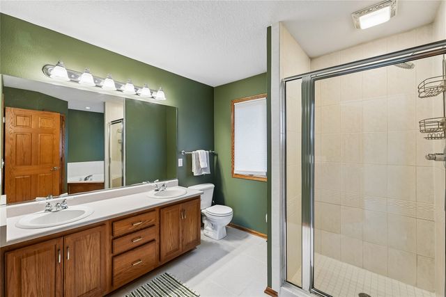 9921 Catalina Drive, Johnston, IA 50131