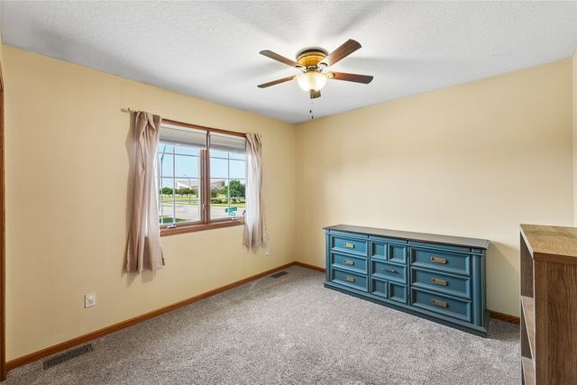 9921 Catalina Drive, Johnston, IA 50131