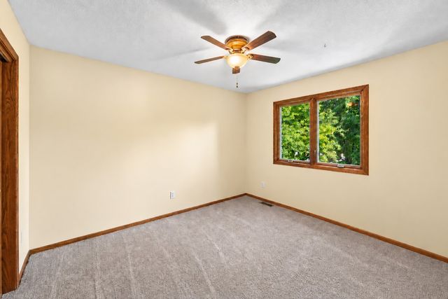 9921 Catalina Drive, Johnston, IA 50131