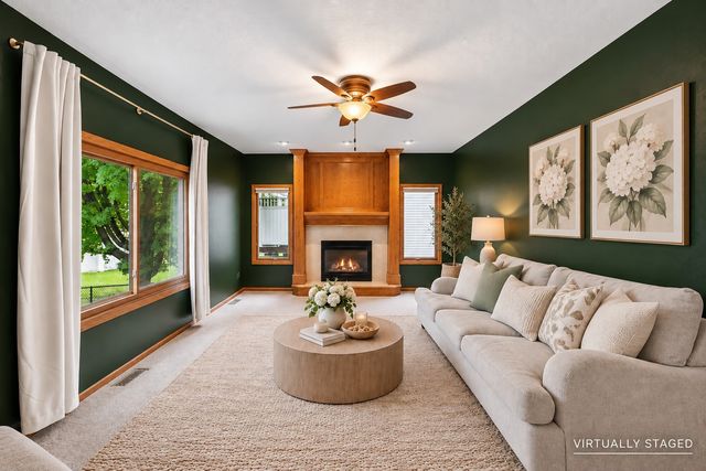 9921 Catalina Drive, Johnston, IA 50131