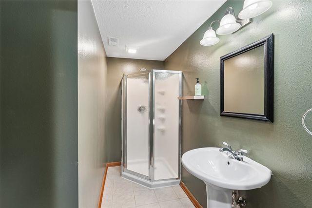 9921 Catalina Drive, Johnston, IA 50131