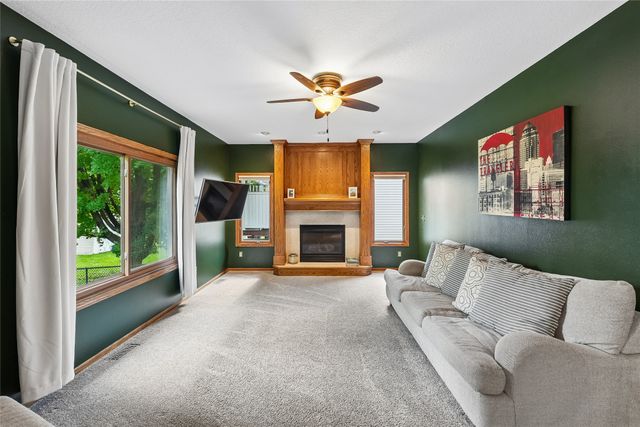 9921 Catalina Drive, Johnston, IA 50131