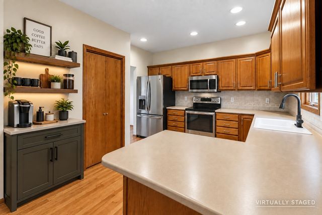 9921 Catalina Drive, Johnston, IA 50131