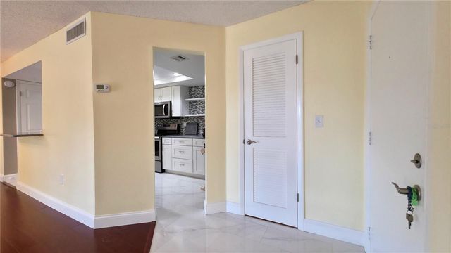 2025 SYLVESTER ROAD N109, Lakeland, FL 33803