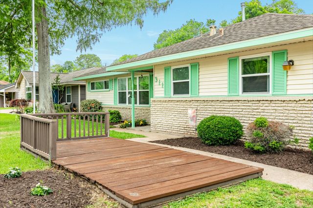 311 Carnation Street, Lake Jackson, TX 77566