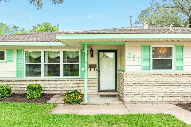 311 Carnation Street, Lake Jackson, TX 77566