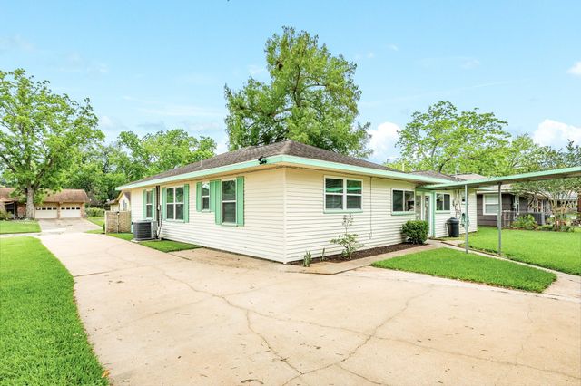311 Carnation Street, Lake Jackson, TX 77566