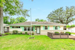 311 Carnation Street, Lake Jackson, TX 77566
