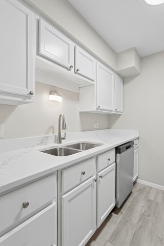 6185 Pinewood Court 202, Willowbrook, IL 60527