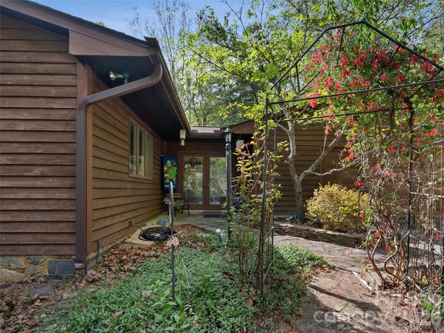 120 Carter Cove Road, Asheville, NC 28804