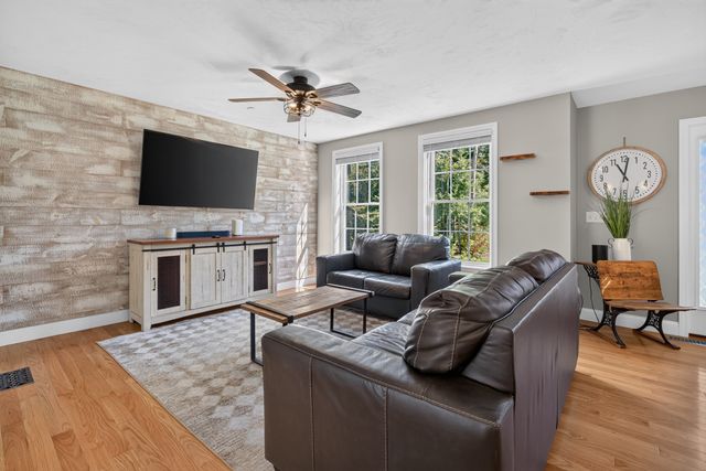 11 Bancroft Circle, Mont Vernon, NH 03057