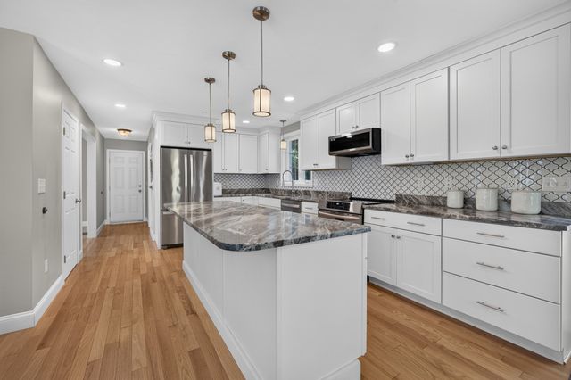 11 Bancroft Circle, Mont Vernon, NH 03057