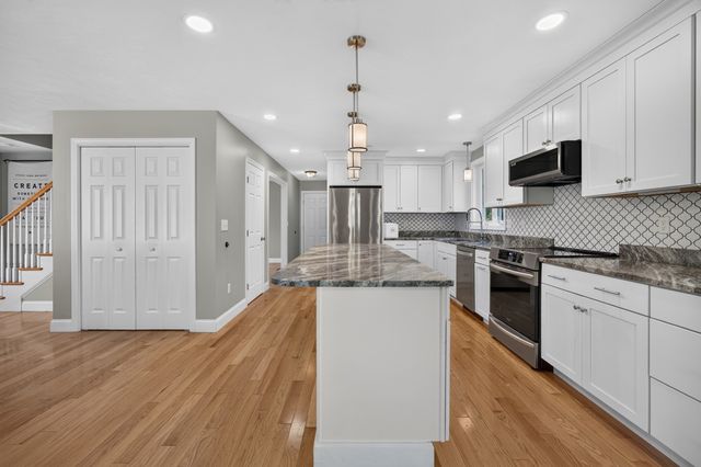 11 Bancroft Circle, Mont Vernon, NH 03057