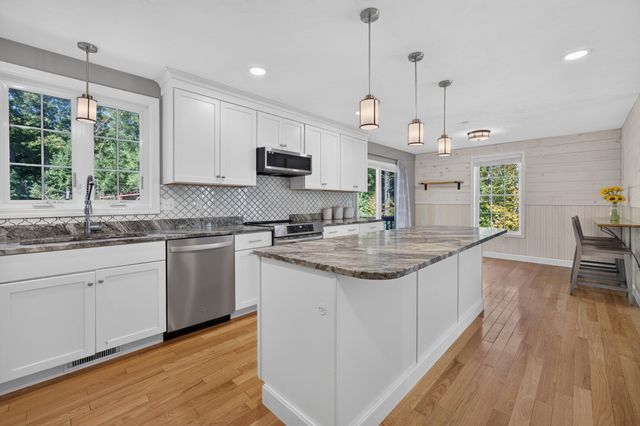 11 Bancroft Circle, Mont Vernon, NH 03057