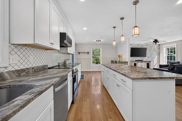11 Bancroft Circle, Mont Vernon, NH 03057